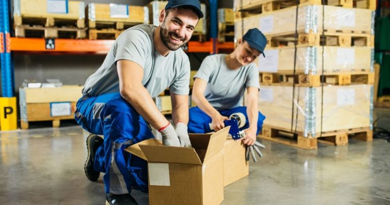 Konfekcjonowanie i co-packing alkoholu — jak zamówić zestawy prezentowe dla firm?