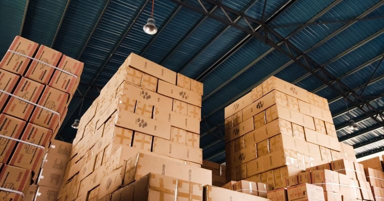 Skład celny czy skład podatkowy? Przewodnik dla importerów alkoholu z Ukrainy i spoza UE